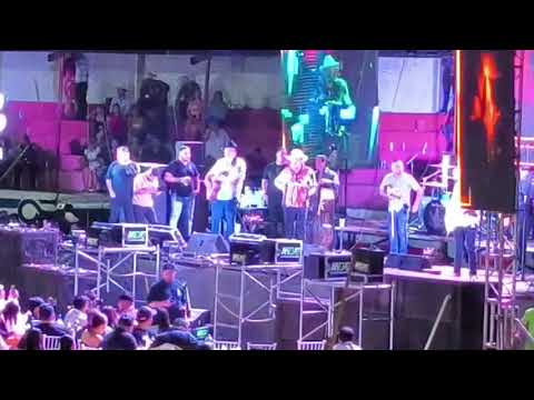 ESTRENO CORRIDO AL SERIECITO LOS FARMERZ