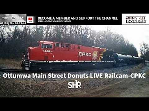 Live webcam view of Cámara ferroviaria CPKC Main Street Donuts