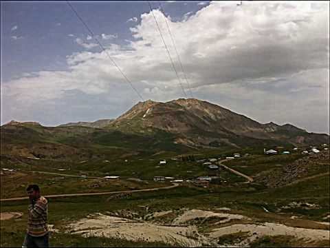 Piyanist Neco(HARMANA SERERLER SARI SAMANI) Orhan Değirmenci