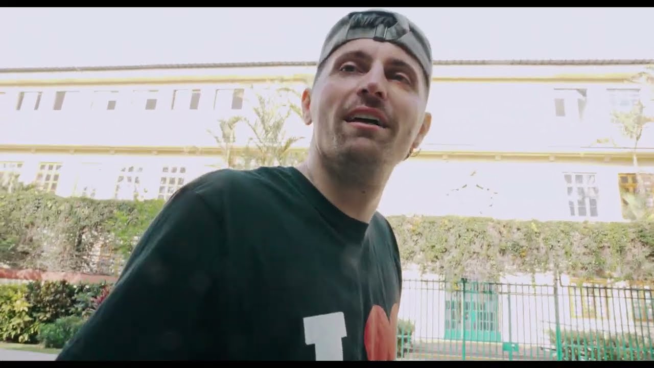 International Trailer [Subtitled]