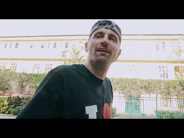 International Trailer [Subtitled]