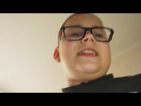 Primera treko pažiūrėk į mane mama