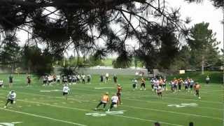 preview picture of video 'Peyton Manning Play Action Pass to DeMarius Thomas on a Crossing Route - Broncos Training Camp'