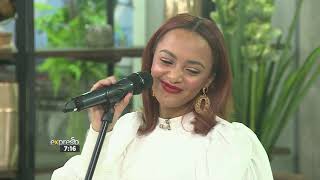 Music: Paxton performs &quot;Smother&quot;