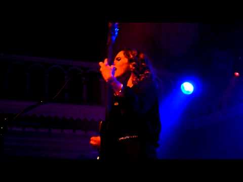 Anna Calvi - Eliza @ Paradiso (1/8)