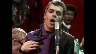 Ian Dury And The Blockheads - Sex &amp; Drugs &amp; Rock &amp; Roll (TOPPOP) (1977) (HD)