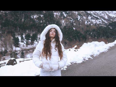 Poncelam - FUERA LLUEVE (Visualizer) | ZENIT