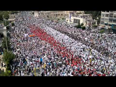 مظاهرة واعتصام في ساحة العاصي في مدينة حماة