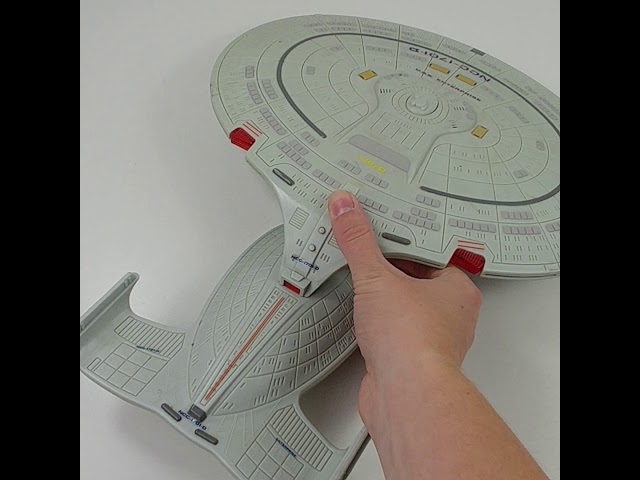 Vídeo relacionado con U.S.S. Enterprise NCC-1701-D Star Trek - Modelo de soporte con acabado