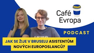 Podcast Café Evropa: Jak se v Bruselu žije asistentům nových europoslanců?