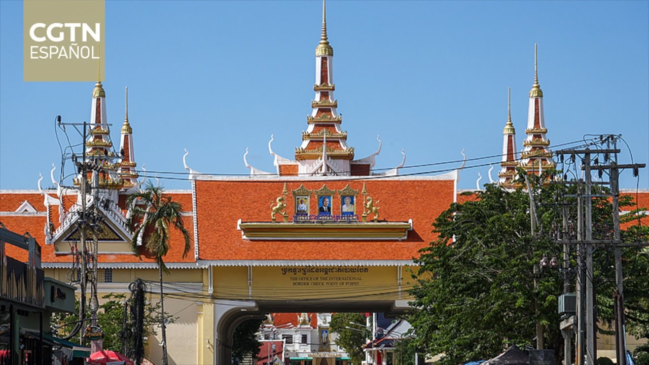 El canciller chino, Wang Yi, subraya que China fomentará el diálogo entre Camboya y Tailandia