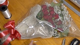 Making Presentation Bouquet With Red Roses