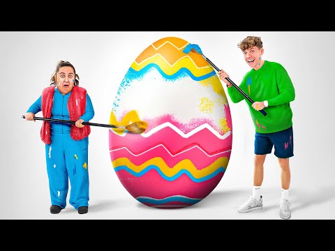 Sandra & Luca bemalen Ostereier