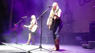 Maddie &amp; Tae - Right Here, Right Now