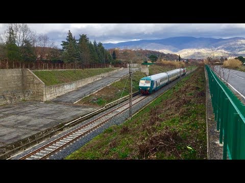 Treni regionali in arrivo e partenza nella valle del Crati cosentina