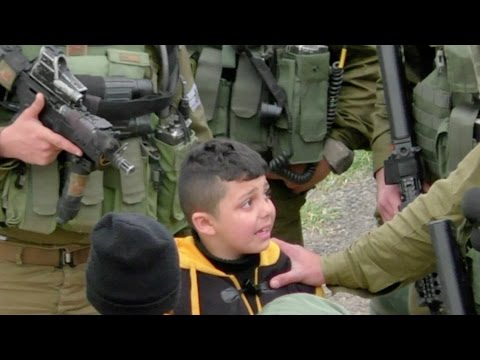 الخليل..فلسطين : شاهد..فيديو..الاحتلال ينكل بطفل في الخليل لاكثر من ساعة!!