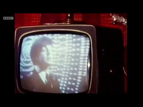 (Synced) The Beatles - Live On Top Of The Pops - 1966