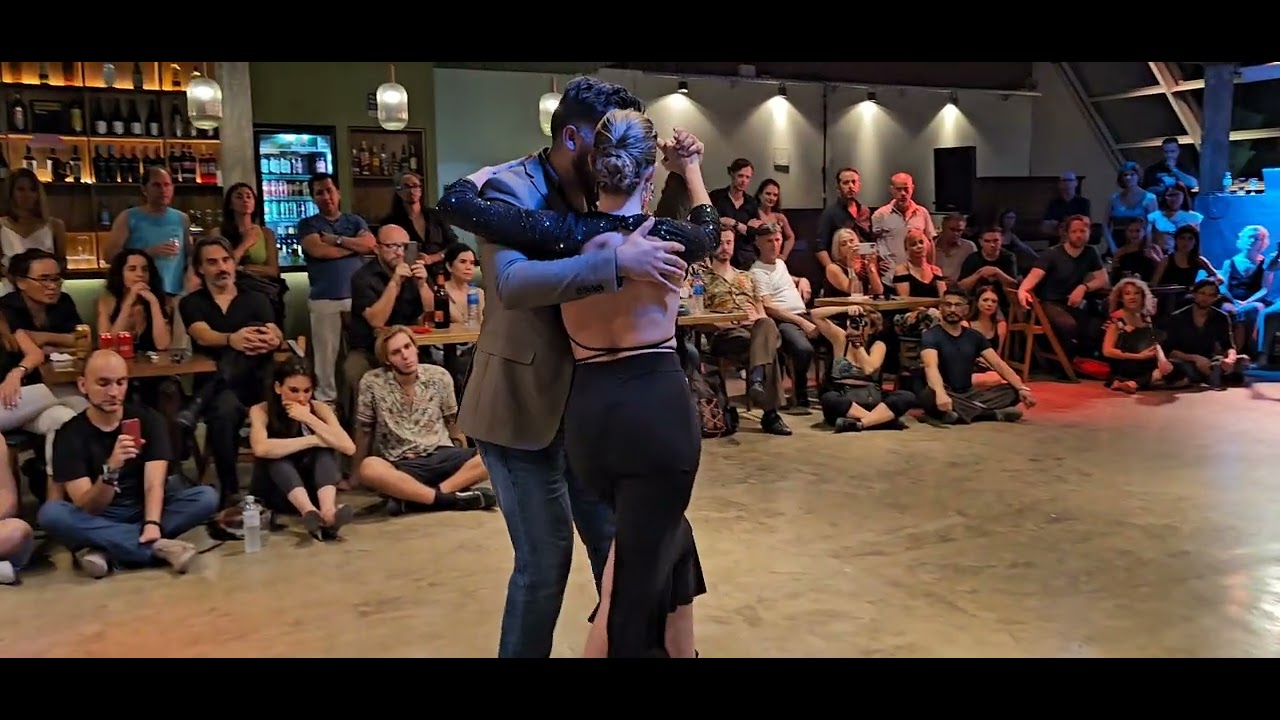 Andrés Molina y Natacha Lockwood em Milonga Muy Martes Tango en 07/03/23 - 1/4