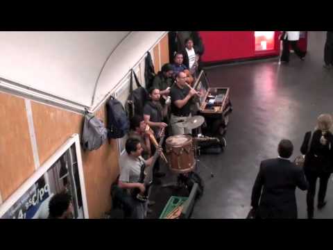 Paris Metro Music - Chatelet