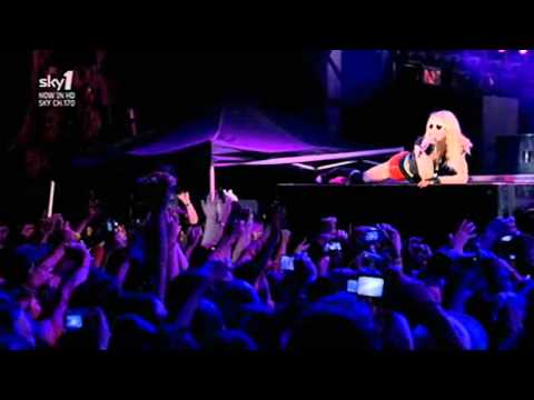 Madonna - She's Not Me (Sticky & Sweet Tour in Buenos Aires)