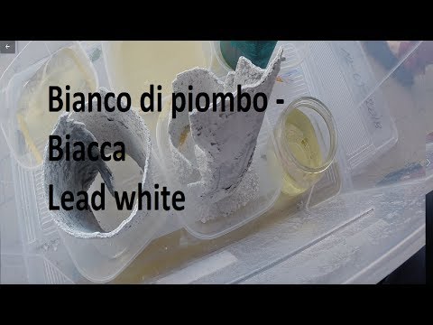 Quello che candeggia bene una faccia Da quello che ci sono posti di pigmentary sotto occhi