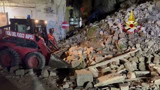 crolla-palazzina-a-napoli-paura-e-macerie-in-centro