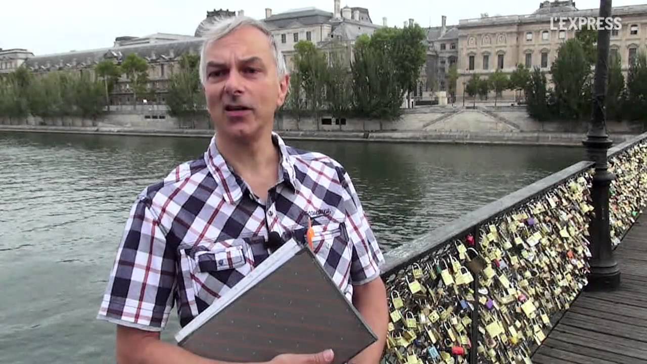 Le Pont des Arts est l'un des symbole du romantisme parisien