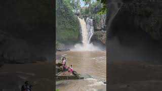 バリ島のTegenungan Waterfall