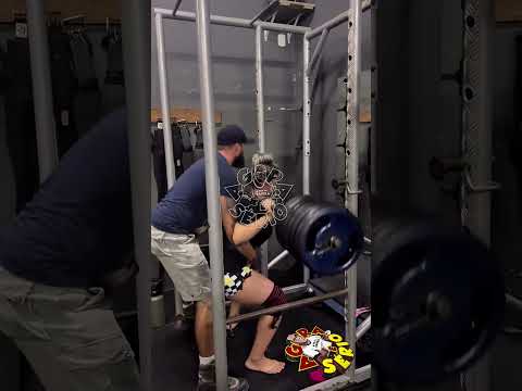 ENQUANTO CUIDAM DA MINHA VIDA EU CUIDO DA MINHA SAÚDE, ENGENHEIRA PAOLA 170 KG NO AGACHAMENTO…..DEUS É MAIS