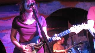 Mammoth Penguins - March Of The Penguins (Live @ The Shacklewell Arms, London, 01/08/15)