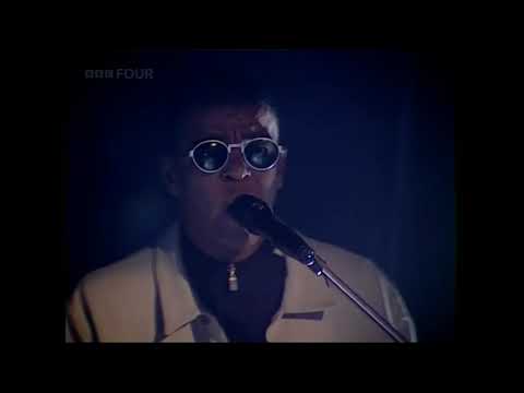 Real 2 Real Feat the Mad Stuntman - Go on Move - TOTP - 30 06 1994