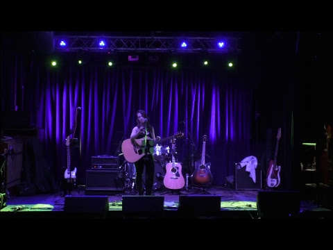 Elle Sera w/ Ian Biggs