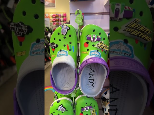 Vídeo relacionado con Disney Toy Story - Botas de agua con luz para niños, diseño de alienígenas, lluvia y nieve, unisex, con luces intermitentes, Green, 28 EU