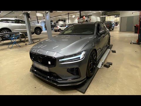 Volvo V60 Polestar Engineered With Floating Center Caps