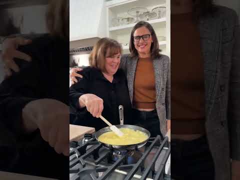 Jennifer Garner's Pretend Cooking Show(ft. Ina Garten) - Episode 56: Cacio e Pepe Scrambled Eggs
