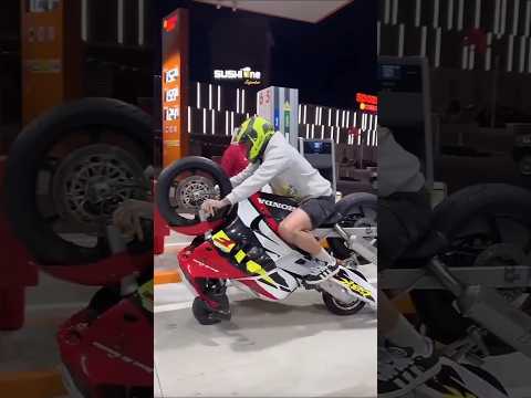 Mau tampil beda di jalan? Cek deretan motor unik yang bikin kamu jadi pusat perhatian! 🏍️✨