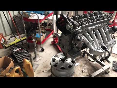 Red W124 Restoration - more M104 assembly done today