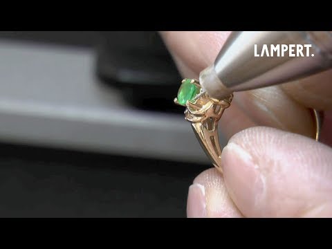 PUK Welding device – Retipping a prong on an emerald ring /  Krappe Schweißen