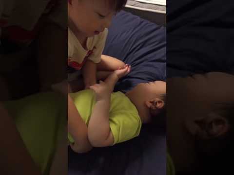 【チュウしてます】兄の妹への愛情が強すぎる事件w寝る前のひと時