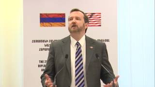 Exhibition dedicated to the 25th anniversary of establishment of diplomatic relations between Armenia and the United States is inaugurated at the MFA