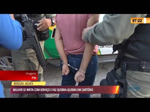 Mulher se irrita com serviço e faz quebra quebra em CartoÌrio de Miguel Alves 31 08 2021
