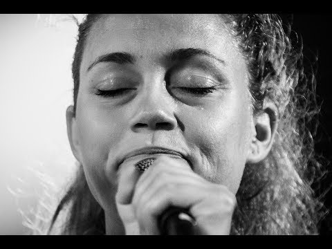 TWEE MEISJES - RAYMOND vh GROENEWOUD // RADIO 1 SESSIE