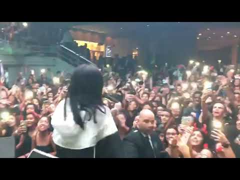 Mc Lucy sento no bico da Glock