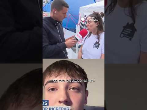 Una manifestante de Sol responde a las personas que les increpan y les llaman «vagos»