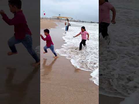 Arhaan perfect escape from sea waves 😜 #shorts #funnyshorts #viralshorts