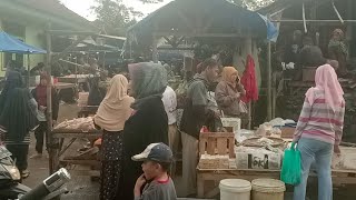 preview picture of video 'Melirik Kesibukan Pasar Tradisional di Daerah Taraju Tasik'