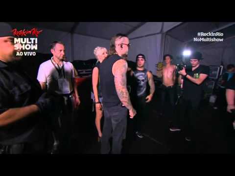 Avenged Sevenfold M.Shadows kisses Synyster Gates