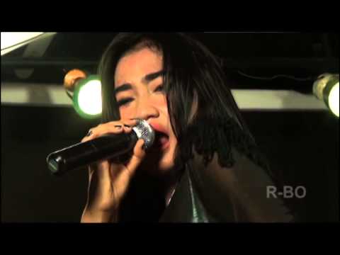 Vega Stephanie Kasih tau ngga ya LIVE @ROT