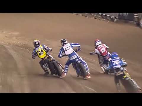 Racha de moto na pista oval. GRAND PRIX