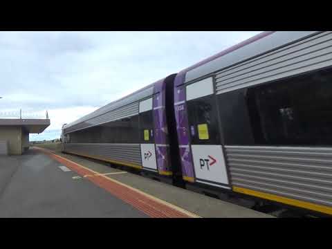 V/Line 3VL58 Passing Corio Station